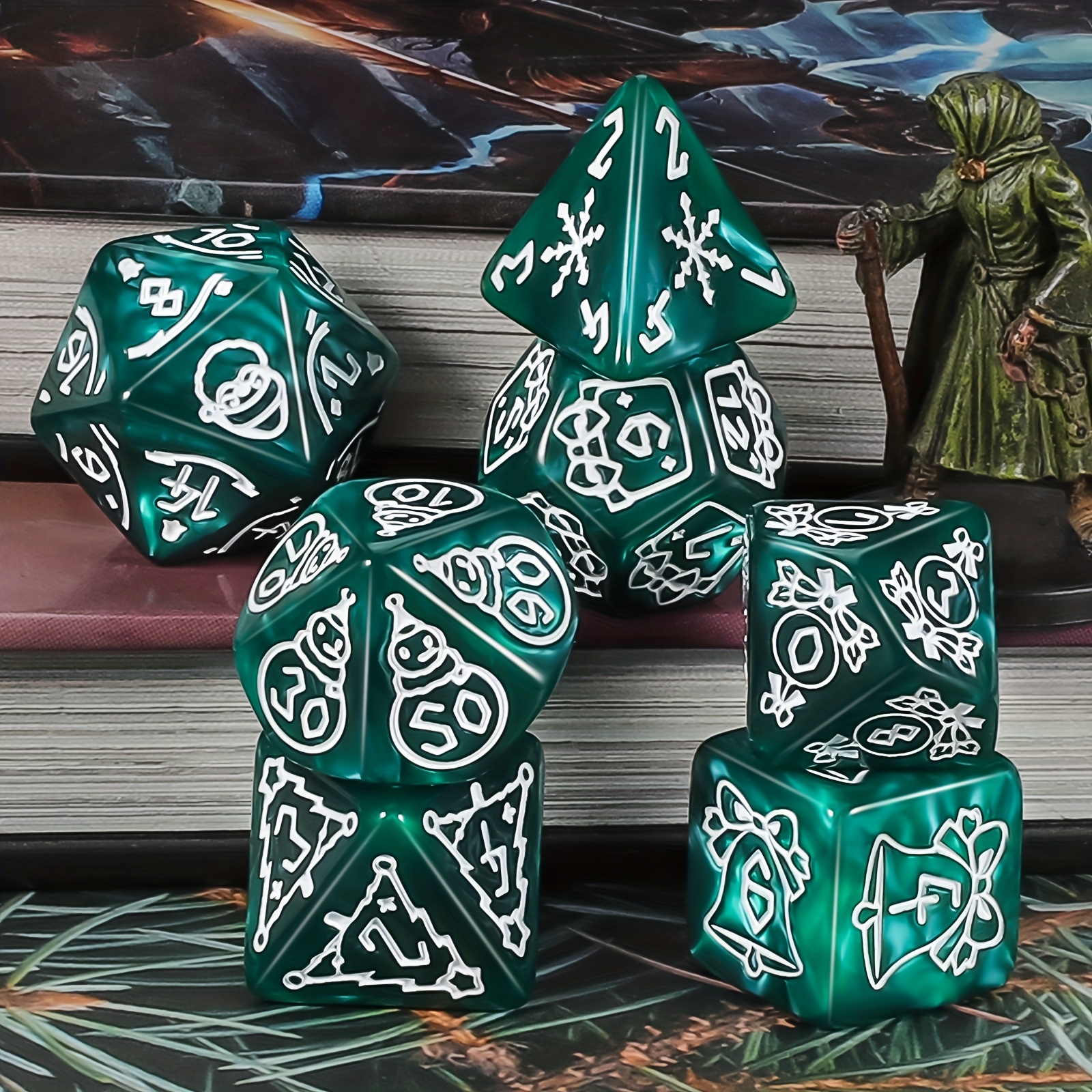Party Games App - DND Dice Set -7pc Christmas Polyhedral
