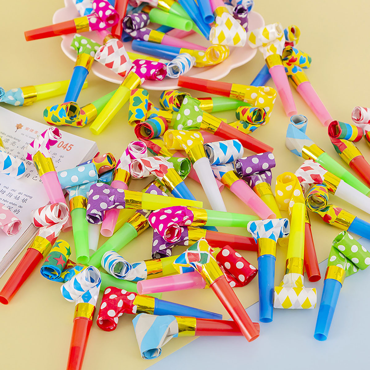 30PCS Colorful Whistles Toy Fu - مراجعة Party Games Graduation وسعره